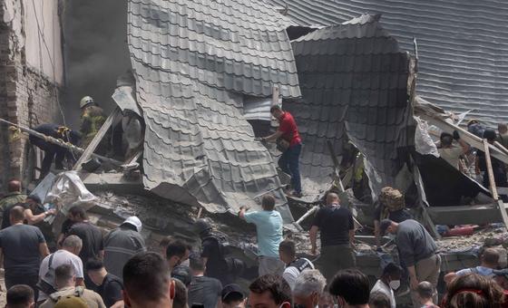 Secuelas de un ataque con misiles en Kiev (archivo).